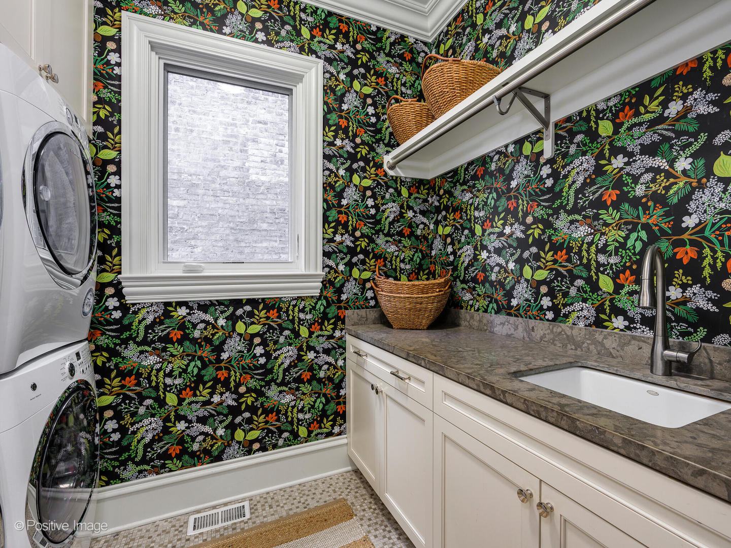 2237 N DAYTON Avenue