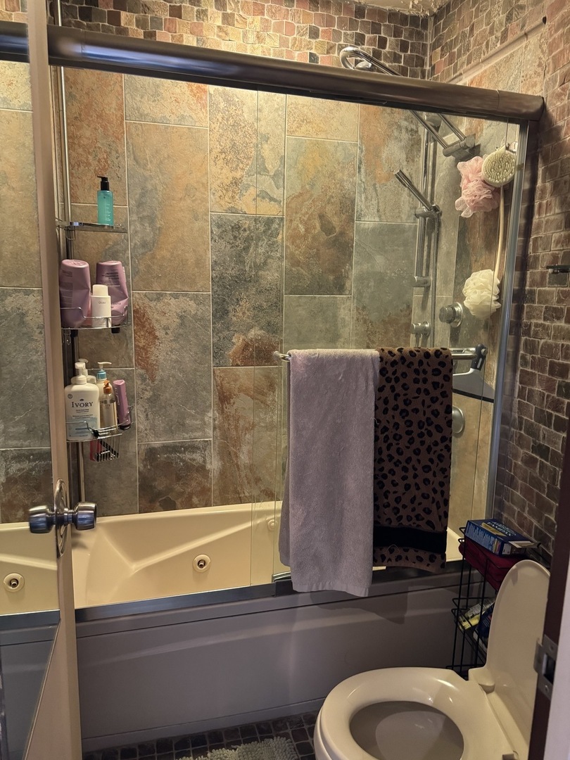 300 N State Street Unit: 5032