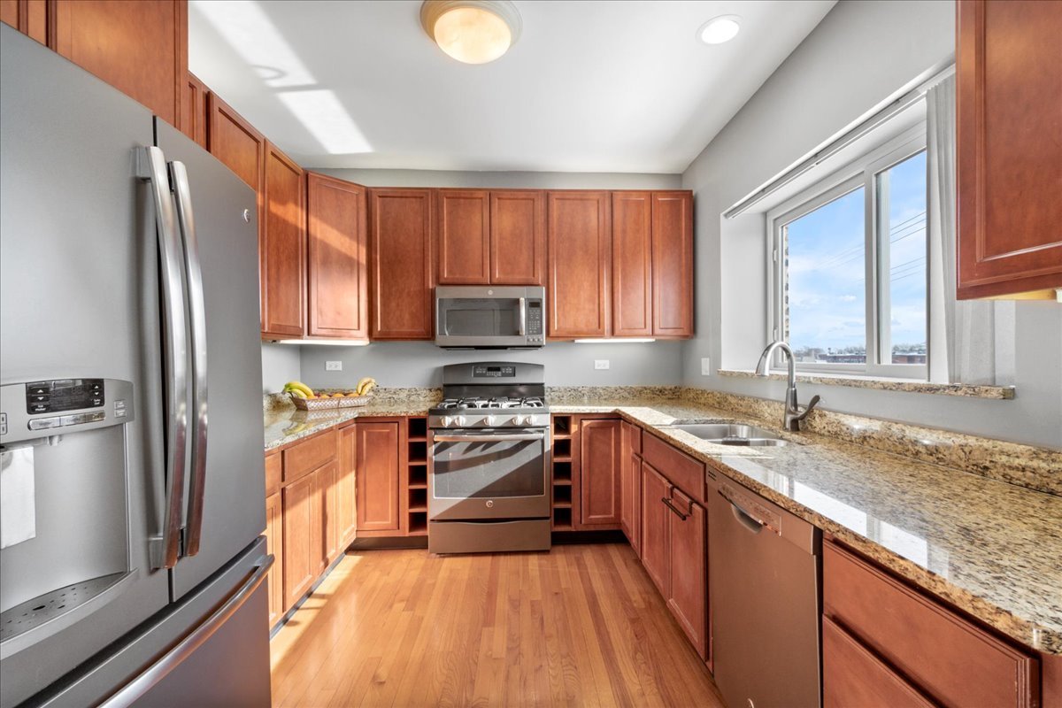 820 DOBSON Street Unit: 3E