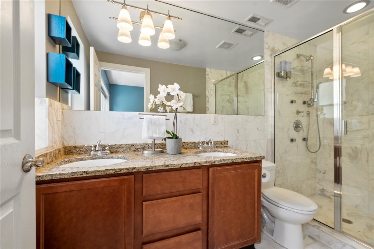 820 DOBSON Street Unit: 3E