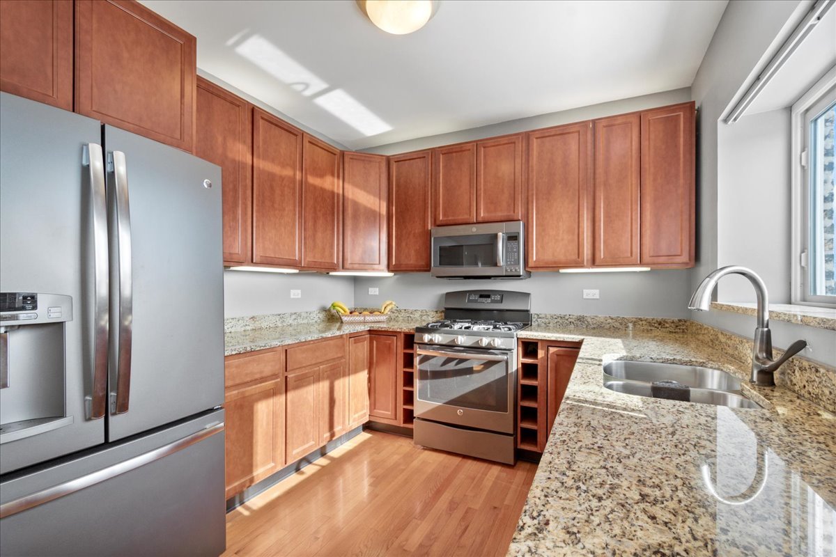 820 DOBSON Street Unit: 3E