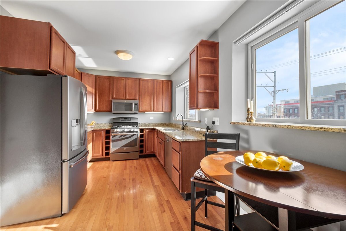 820 DOBSON Street Unit: 3E