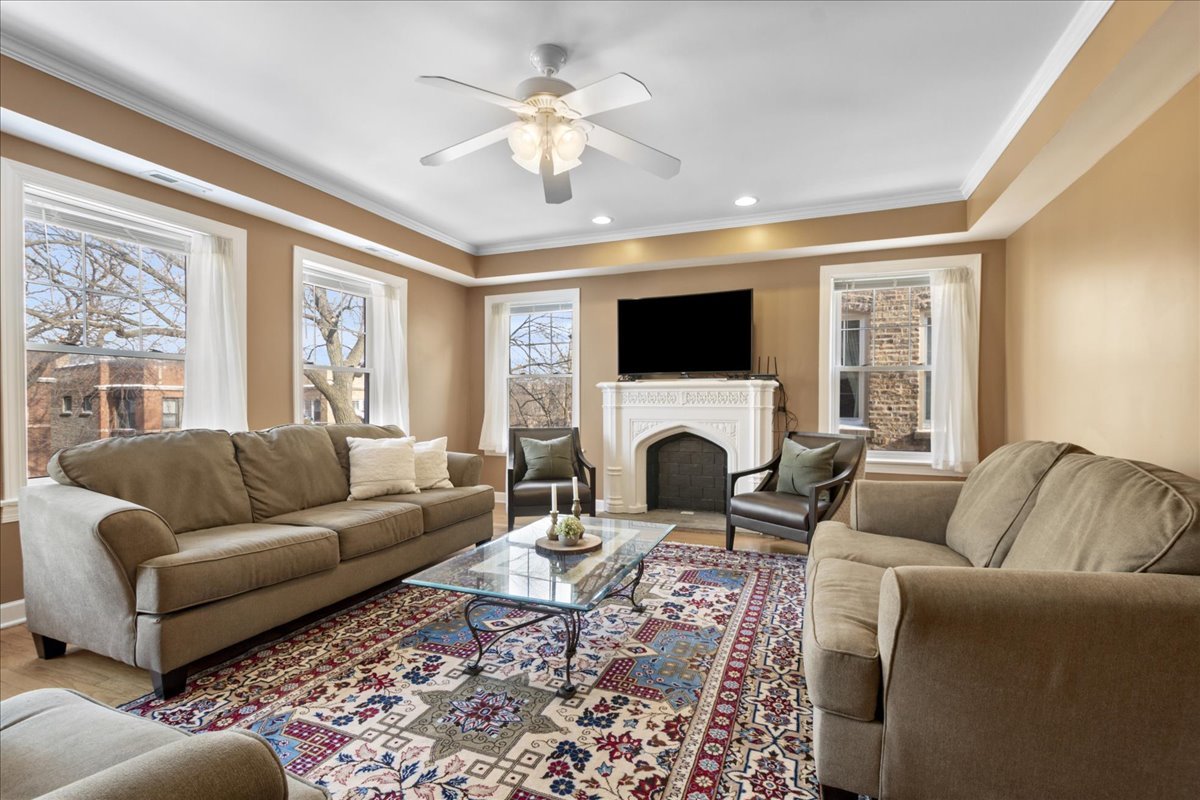 820 DOBSON Street Unit: 3E