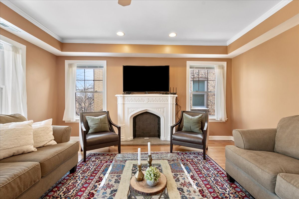 820 DOBSON Street Unit: 3E