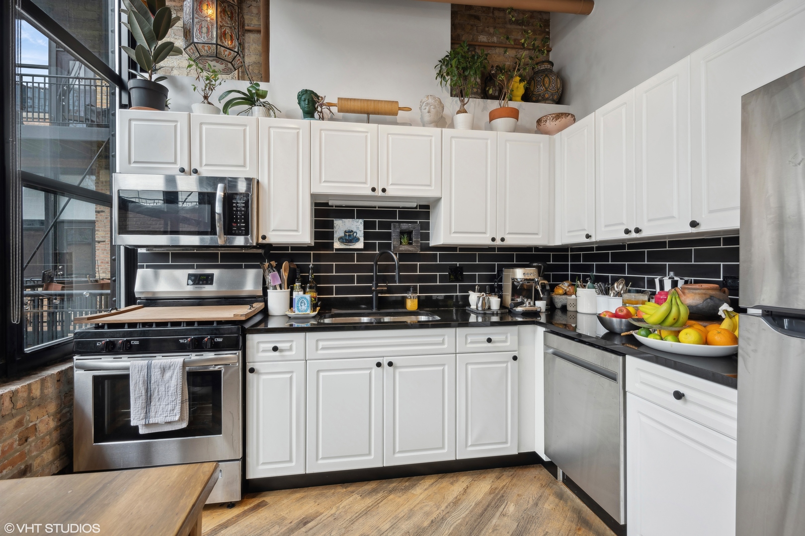 226 N Clinton Street Unit: 526