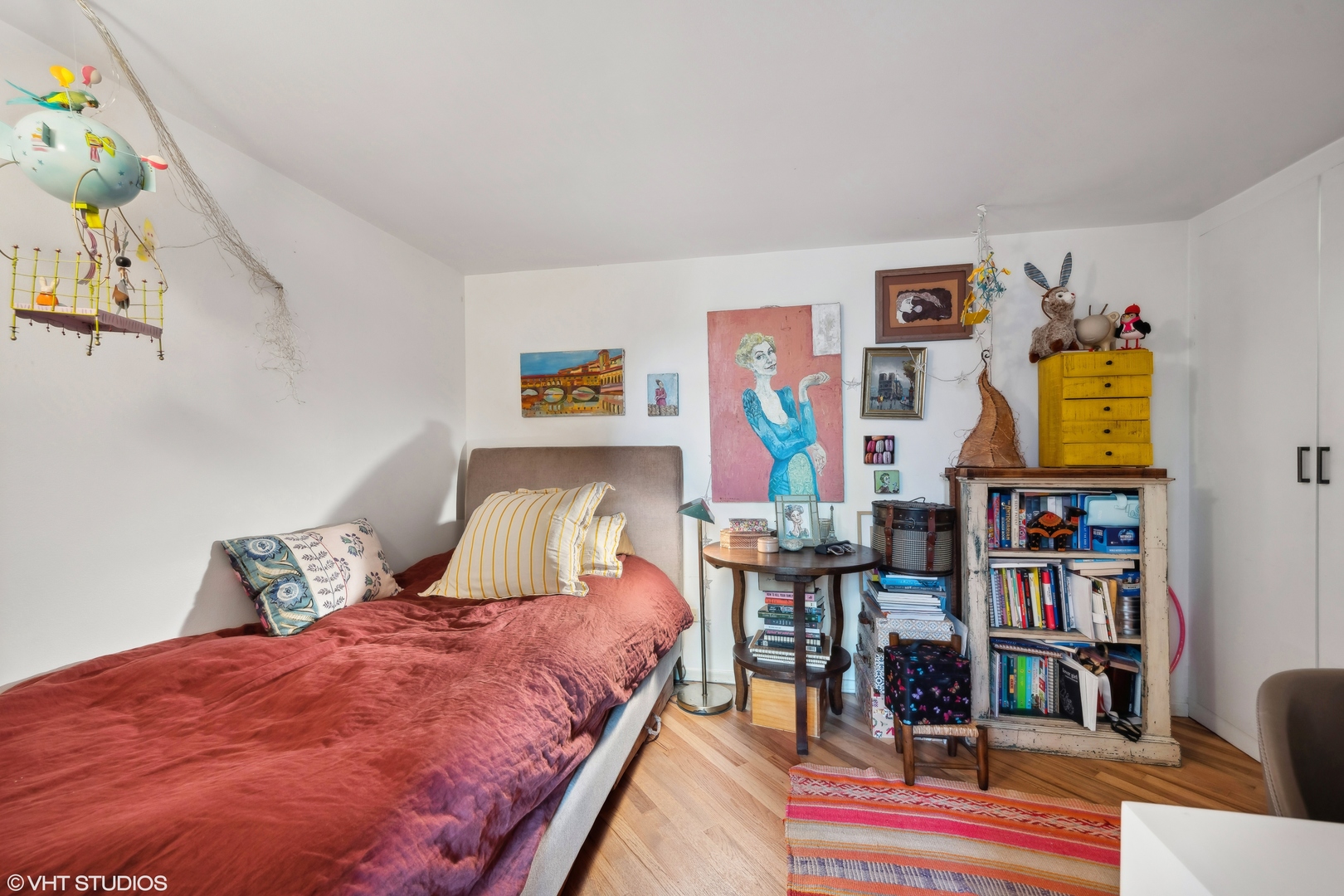 226 N Clinton Street Unit: 526