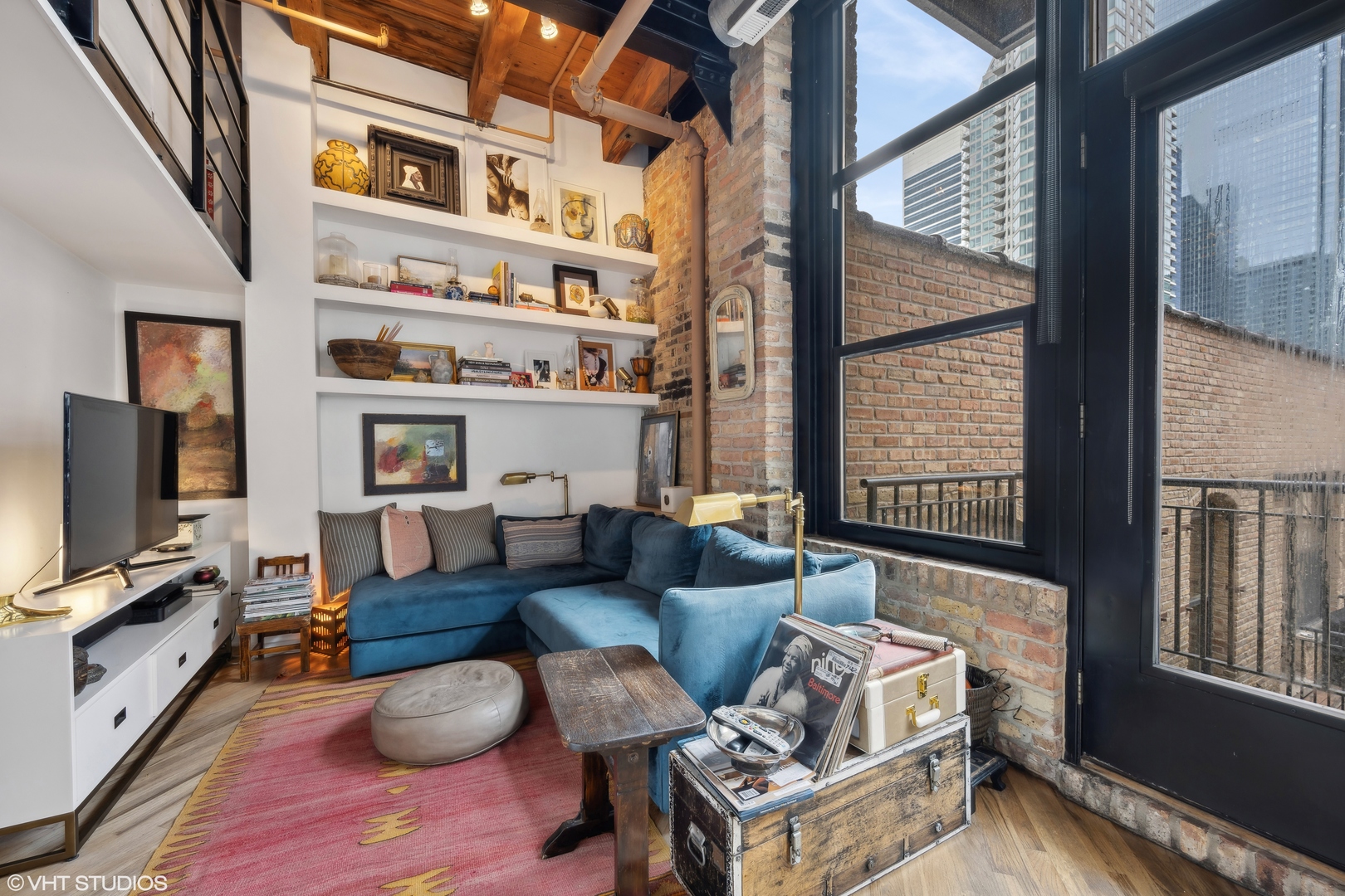 226 N Clinton Street Unit: 526