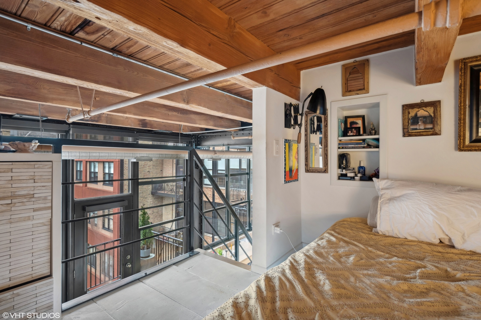 226 N Clinton Street Unit: 526