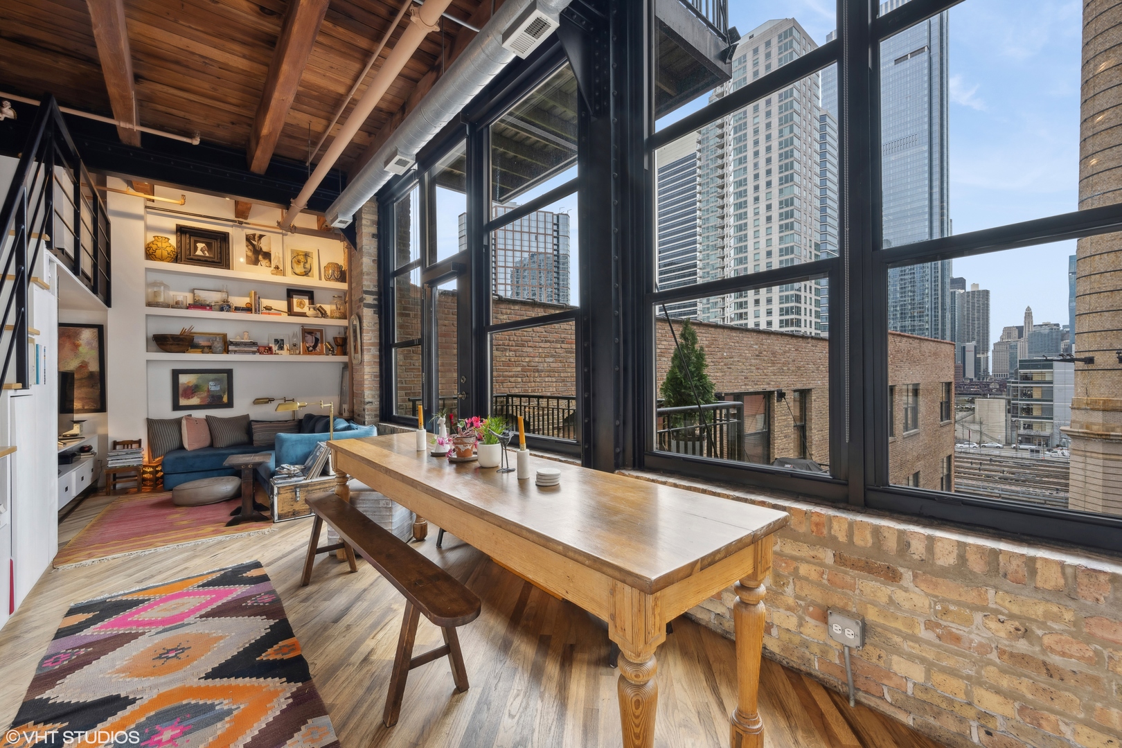 226 N Clinton Street Unit: 526