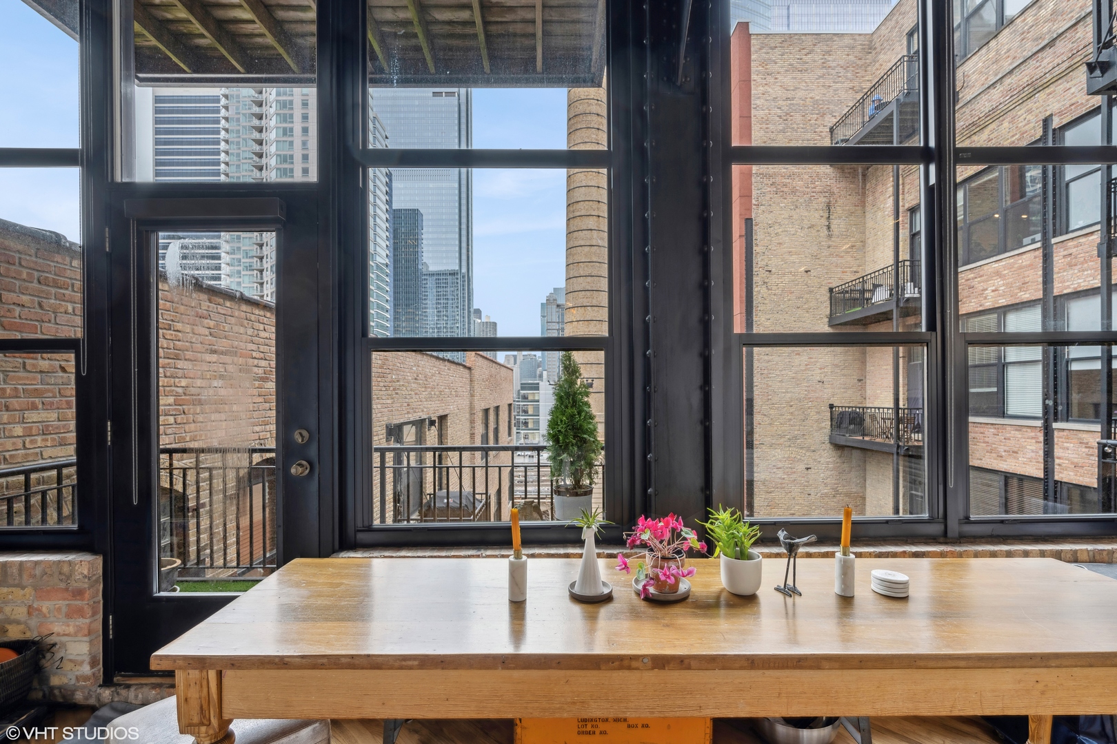 226 N Clinton Street Unit: 526