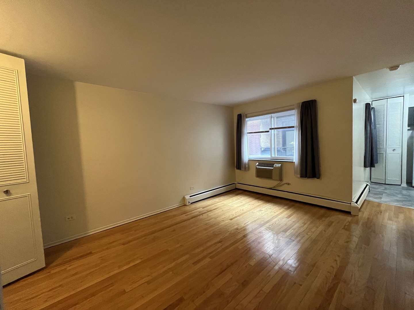 736 W Buena Avenue Unit: 306