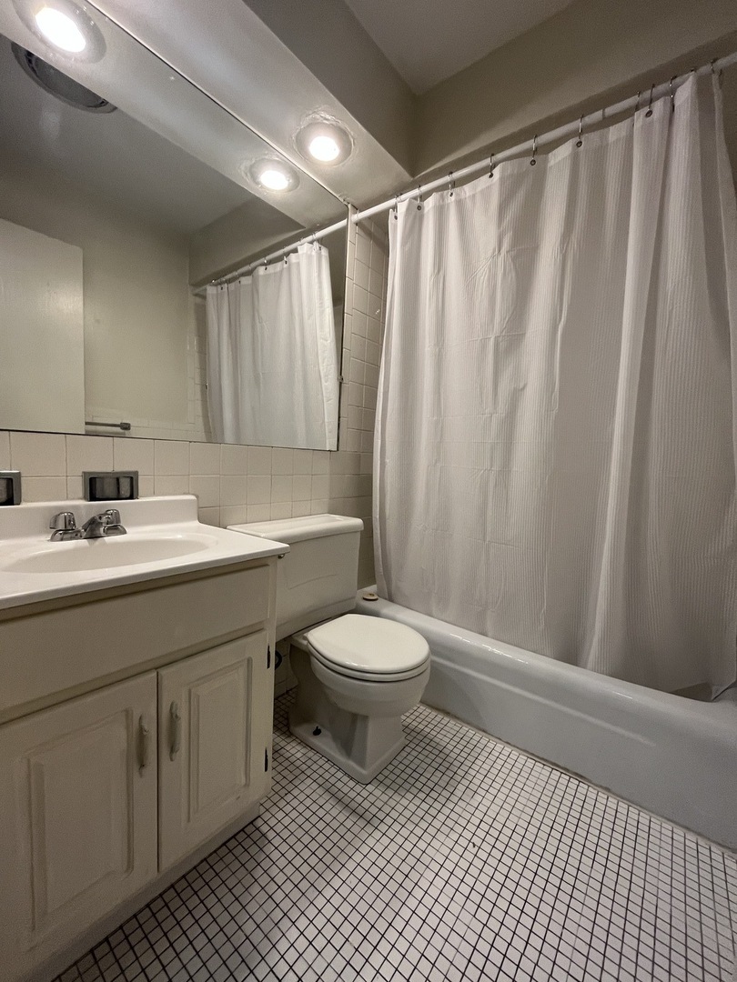 736 W Buena Avenue Unit: 306