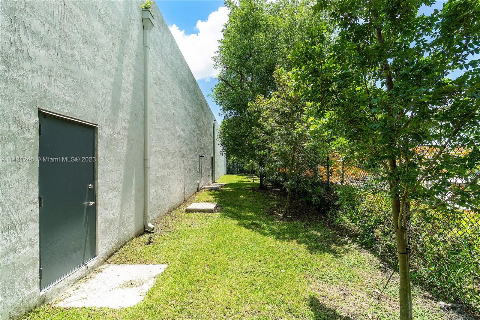 1930 NW 16th St