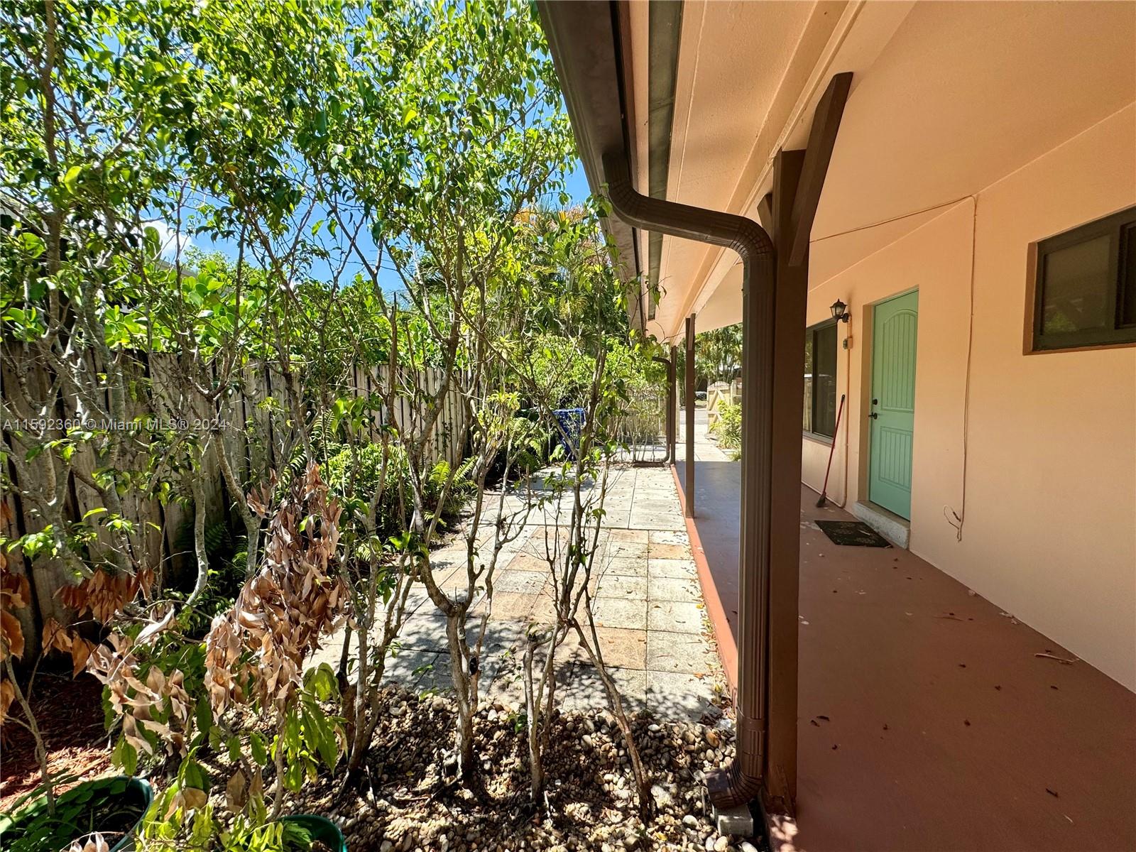 1620 SW 25th St
