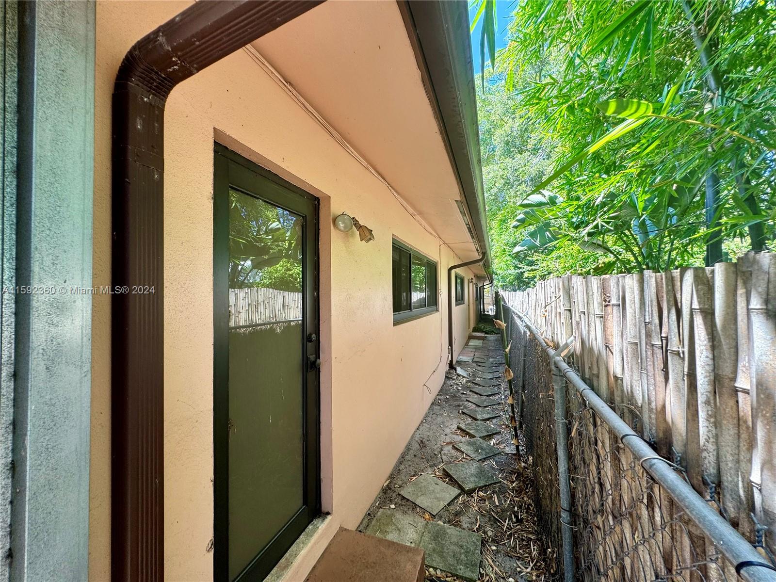 1620 SW 25th St