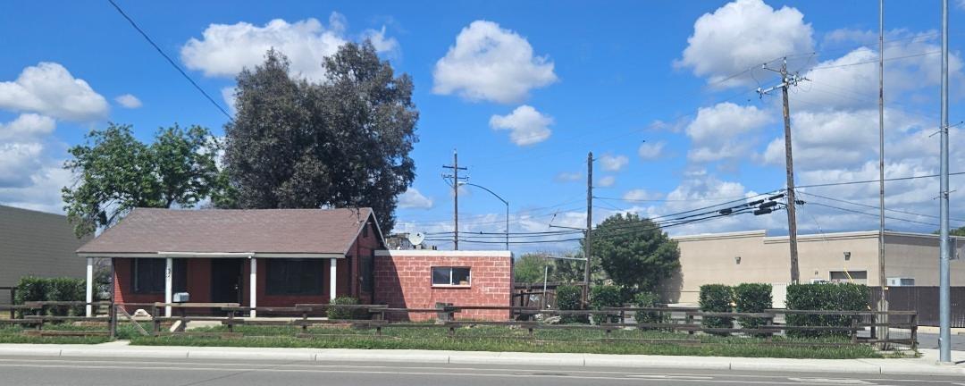 521 E Forest Avenue