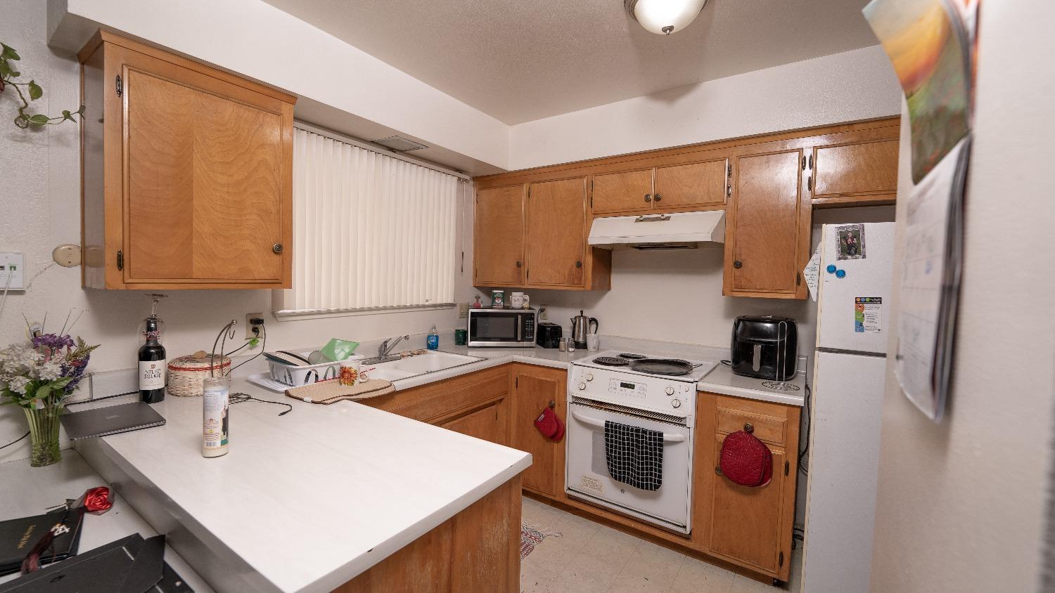 100 S Coalinga Street