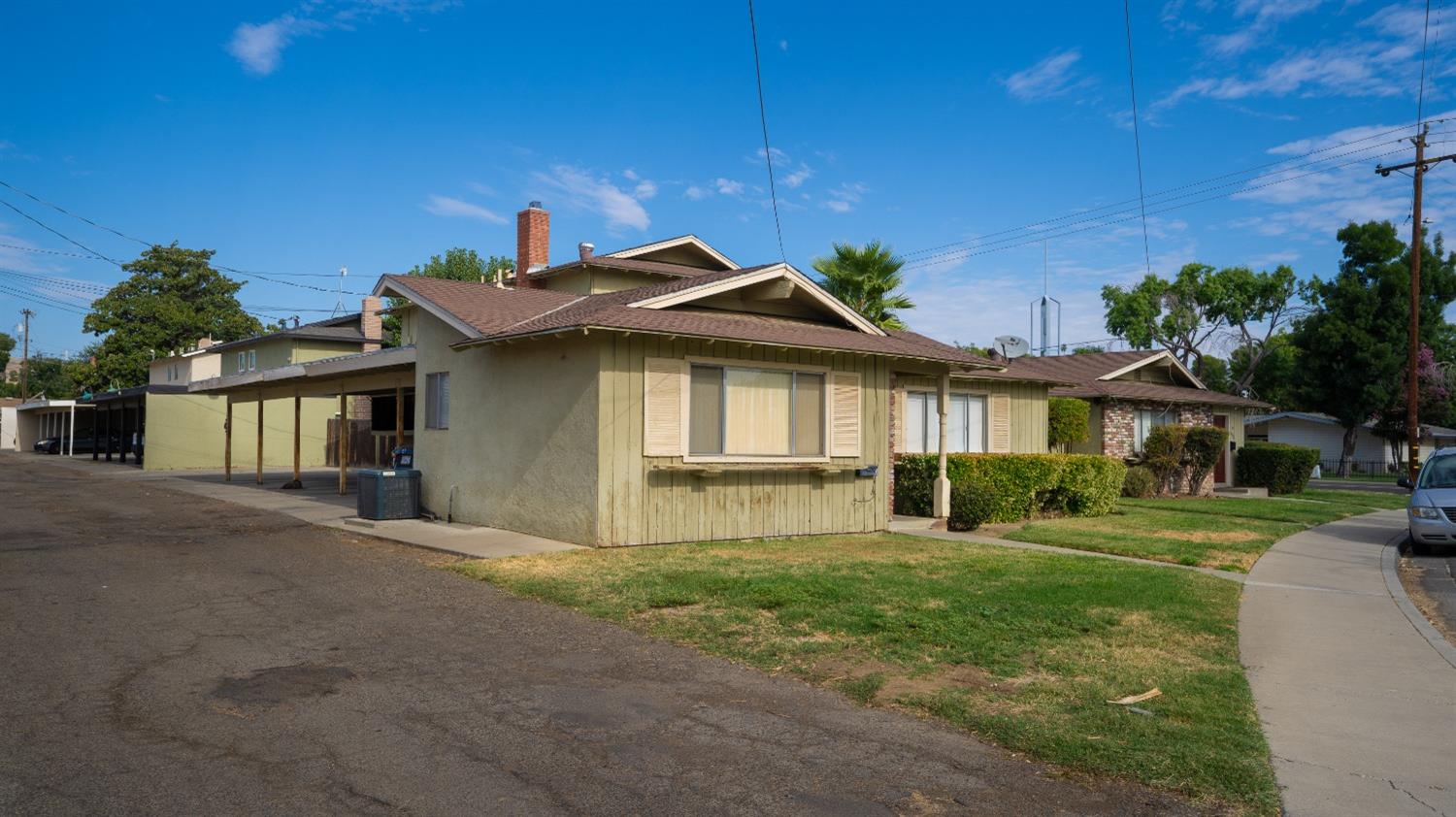 100 S Coalinga Street