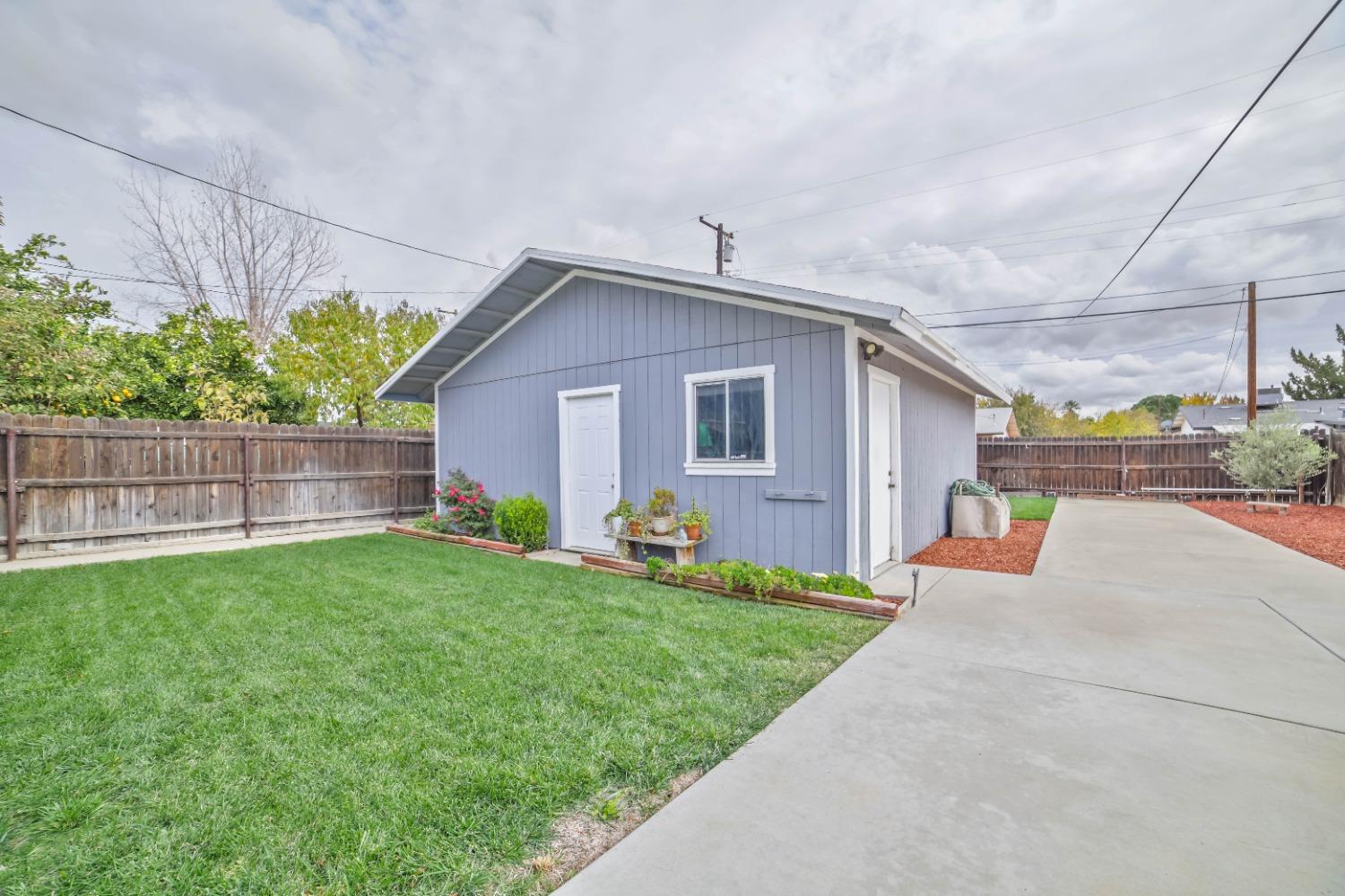 370 E Glenn Avenue
