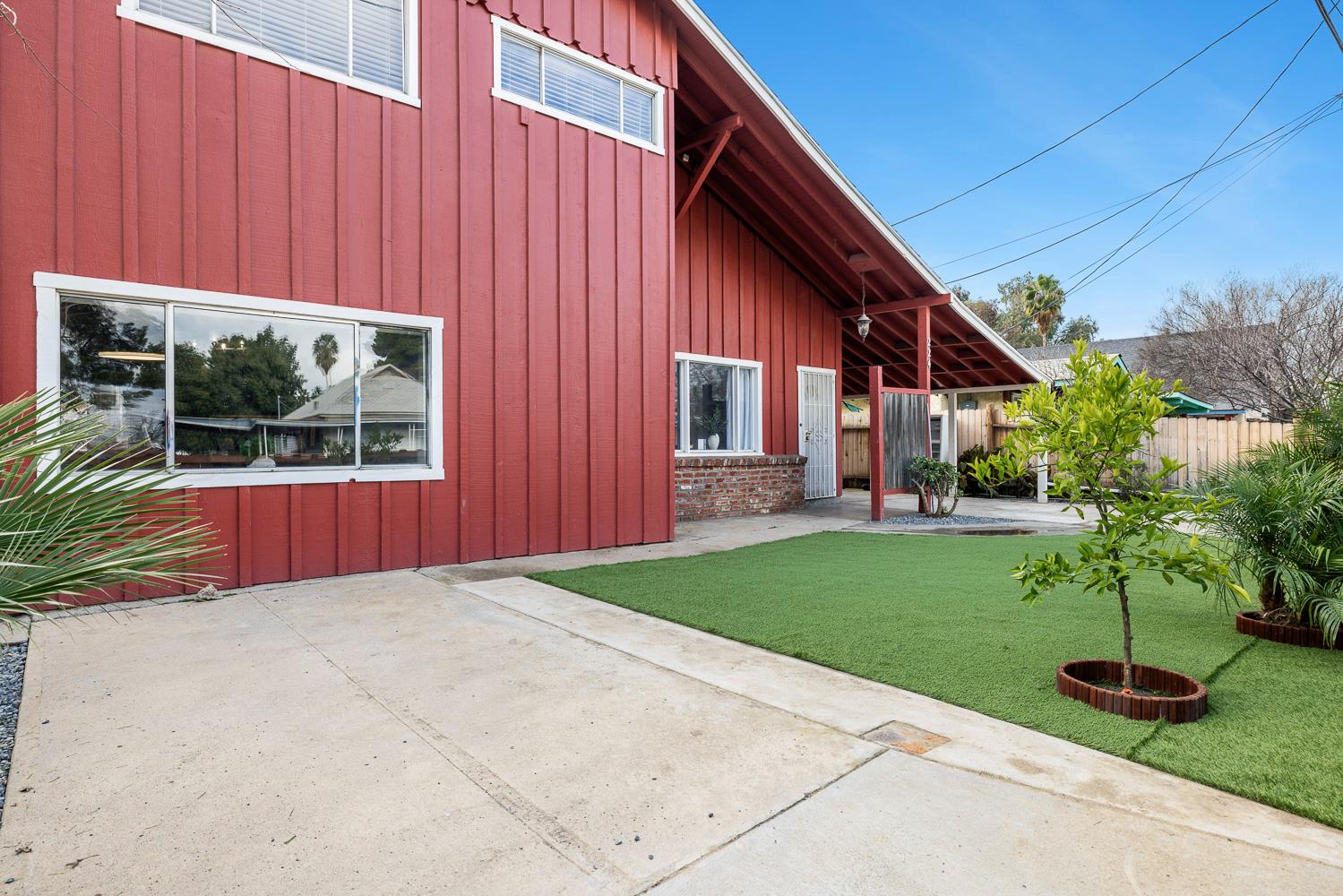 224 E Cherry Lane