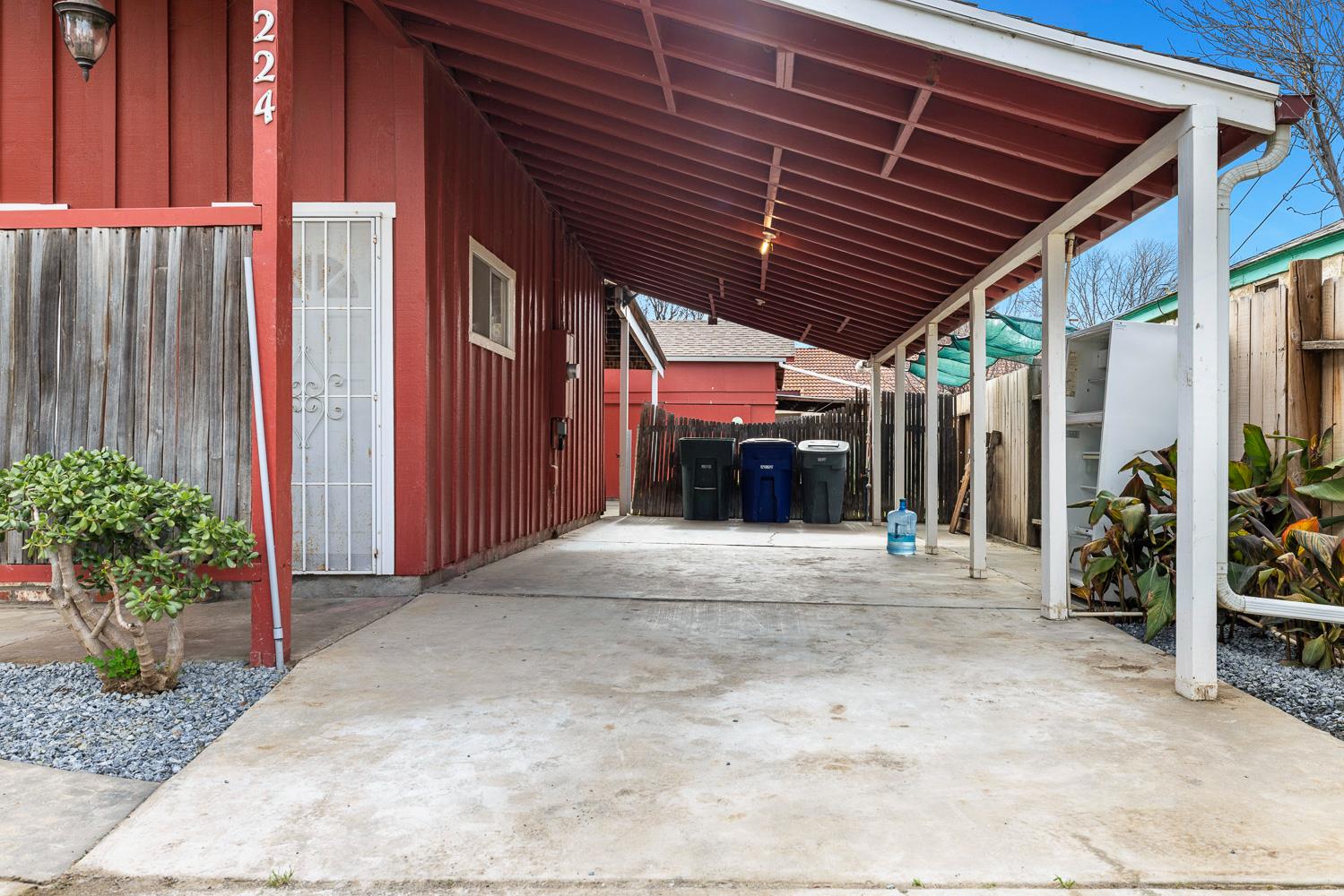 224 E Cherry Lane