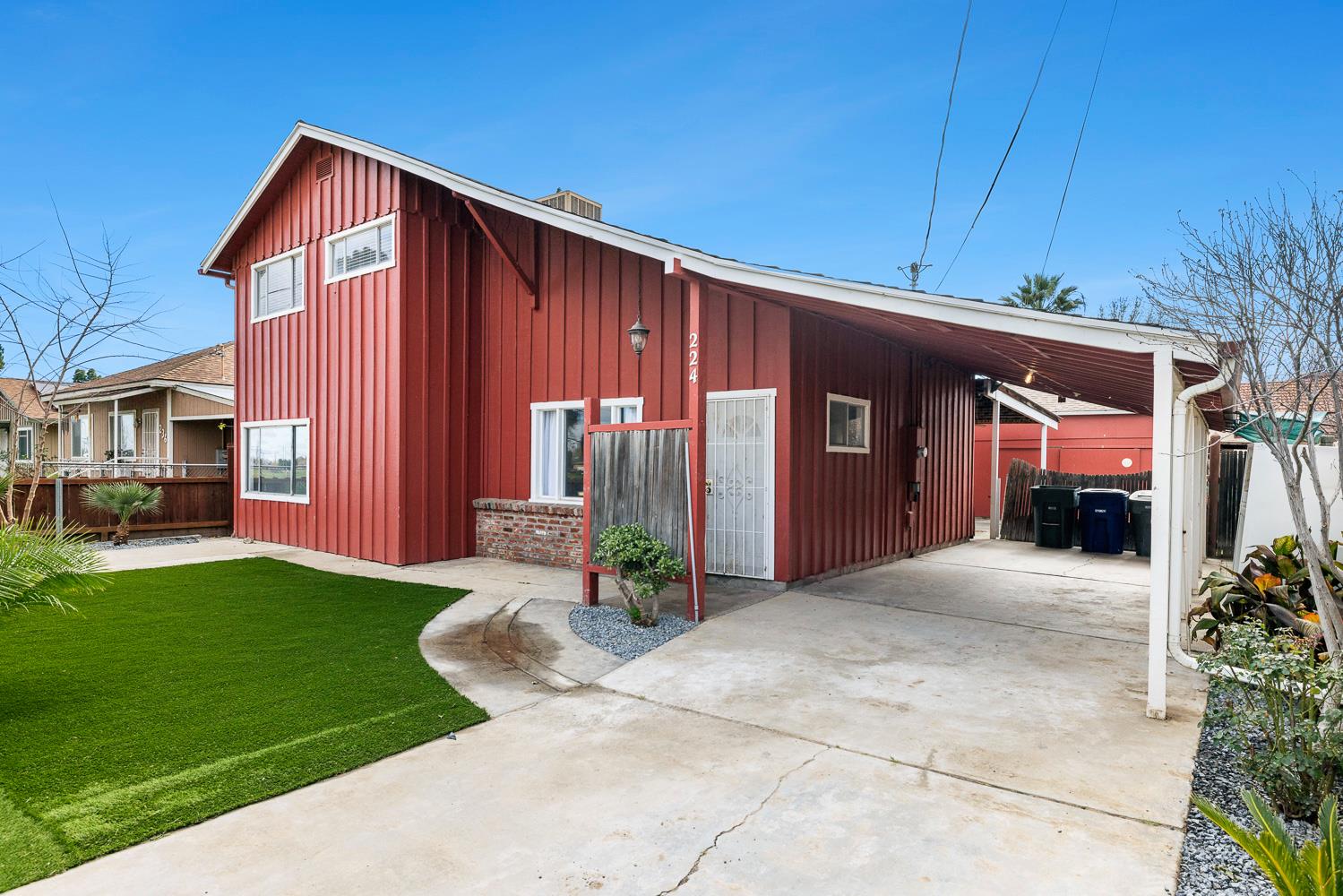 224 E Cherry Lane