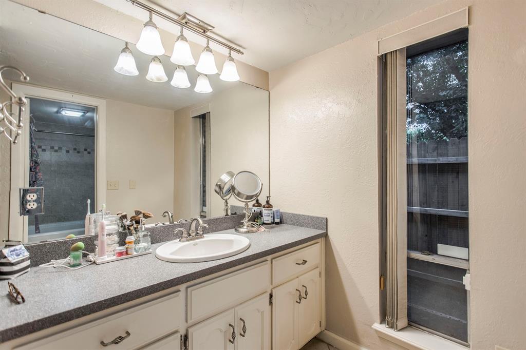 1535 Glenbrook Drive