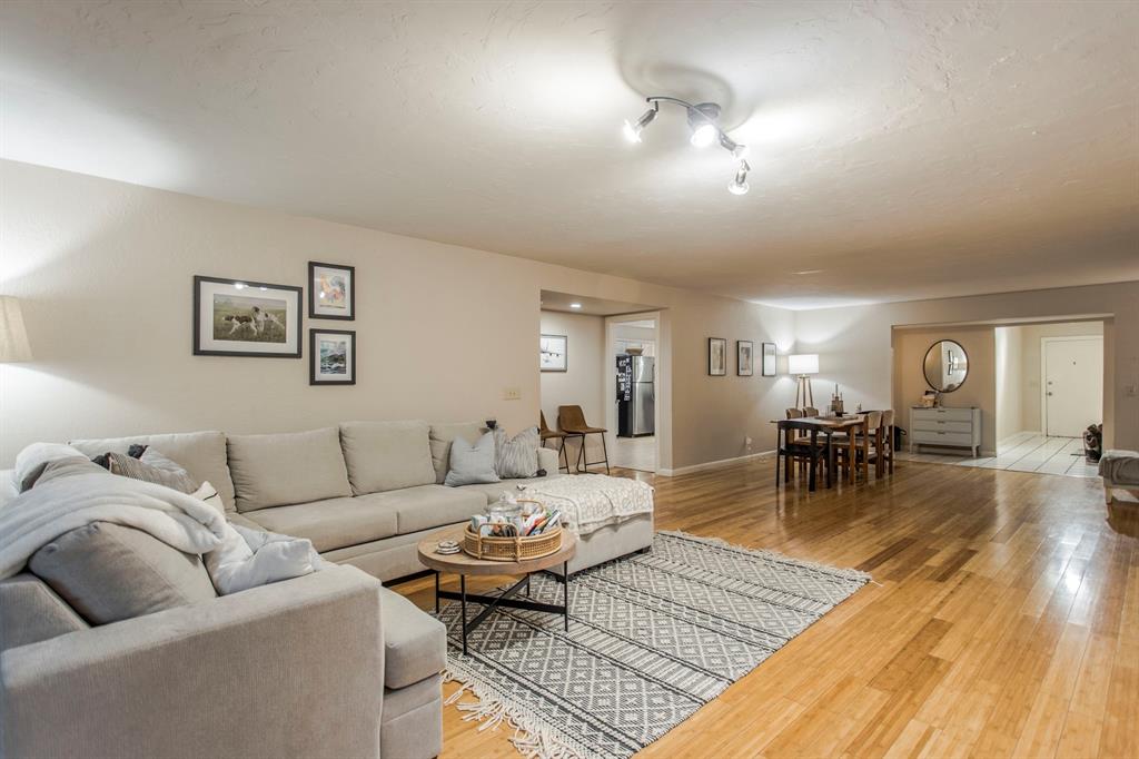 1535 Glenbrook Drive