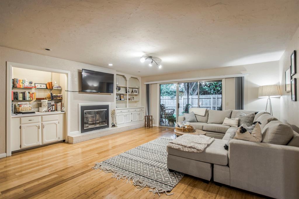 1535 Glenbrook Drive