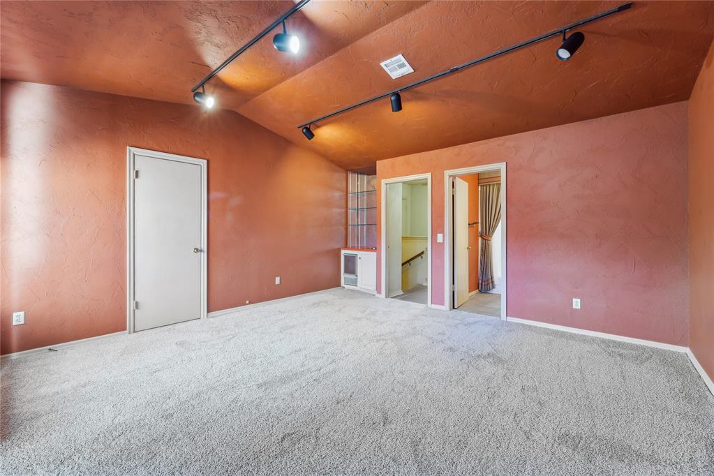 6325 N Villa Avenue Unit: 111