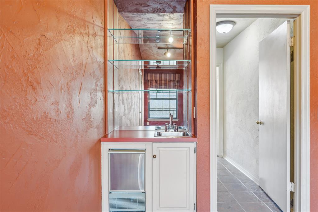 6325 N Villa Avenue Unit: 111