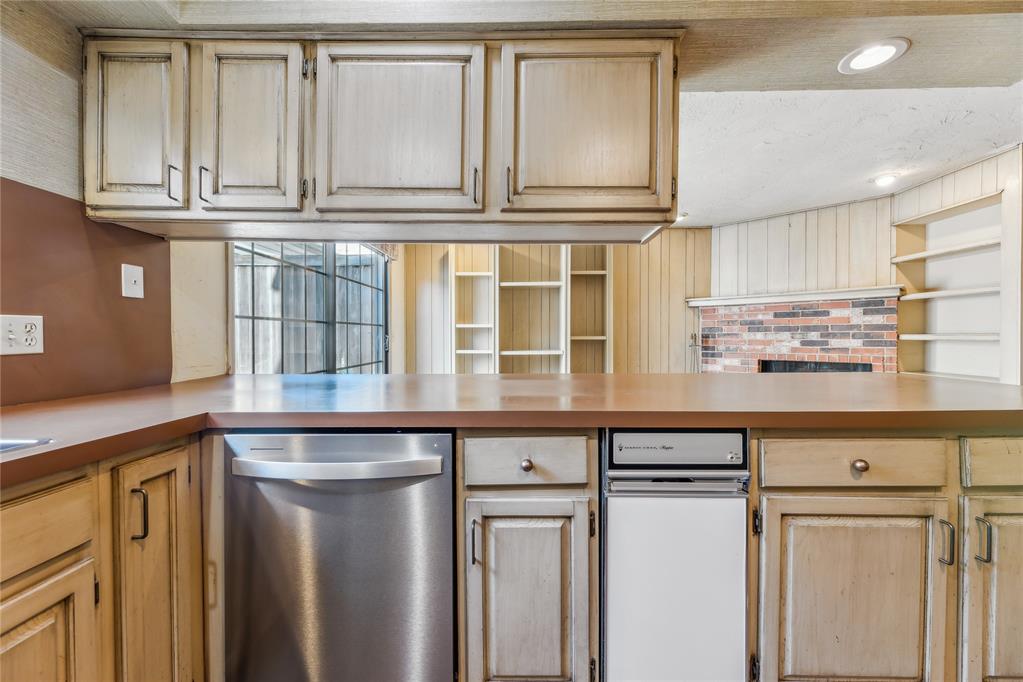 6325 N Villa Avenue Unit: 111