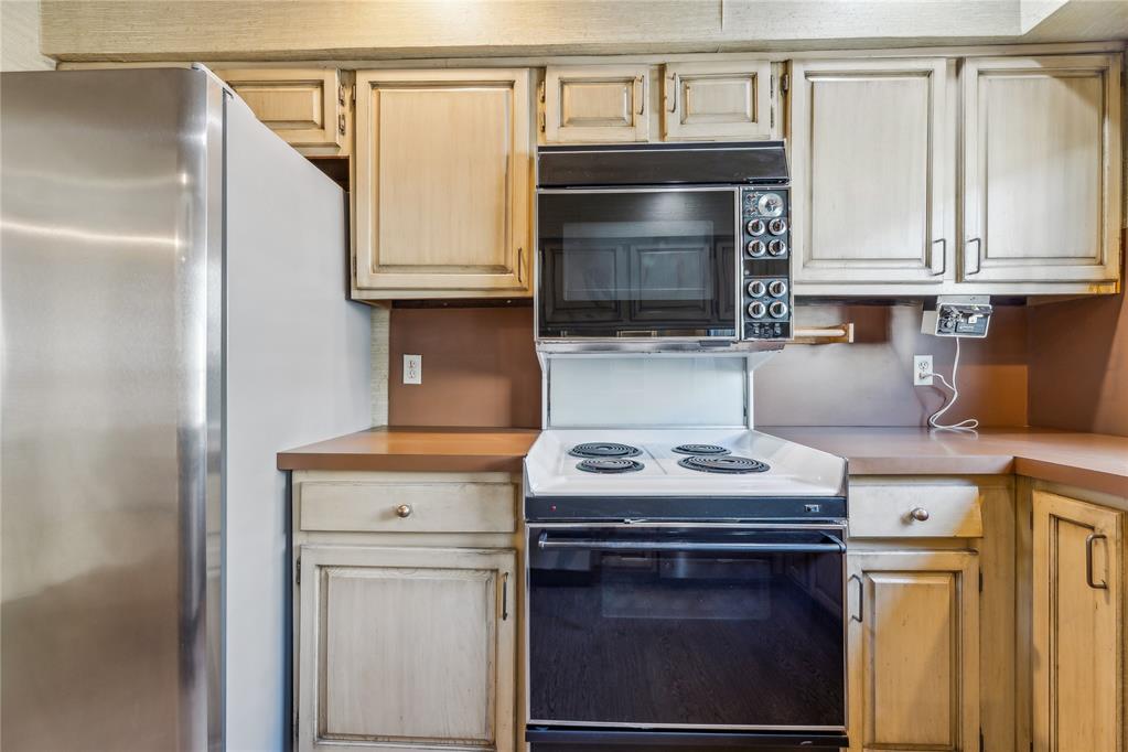6325 N Villa Avenue Unit: 111