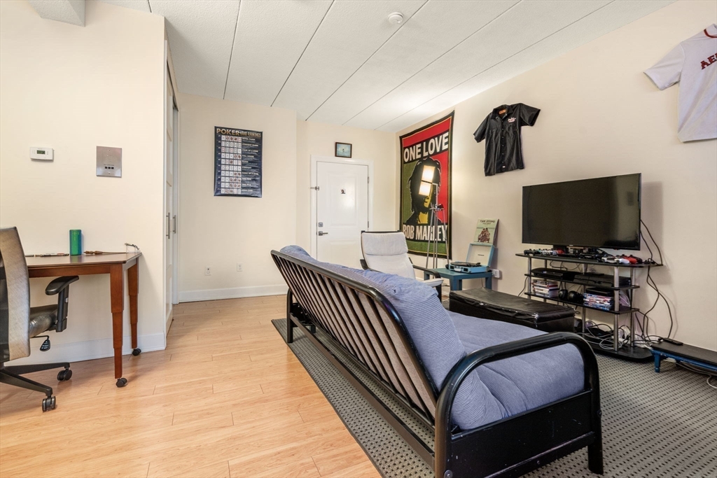 995 Massachusetts Ave # 106