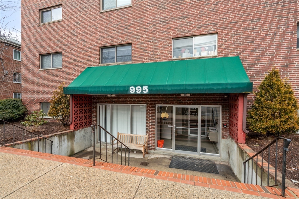 995 Massachusetts Ave # 106