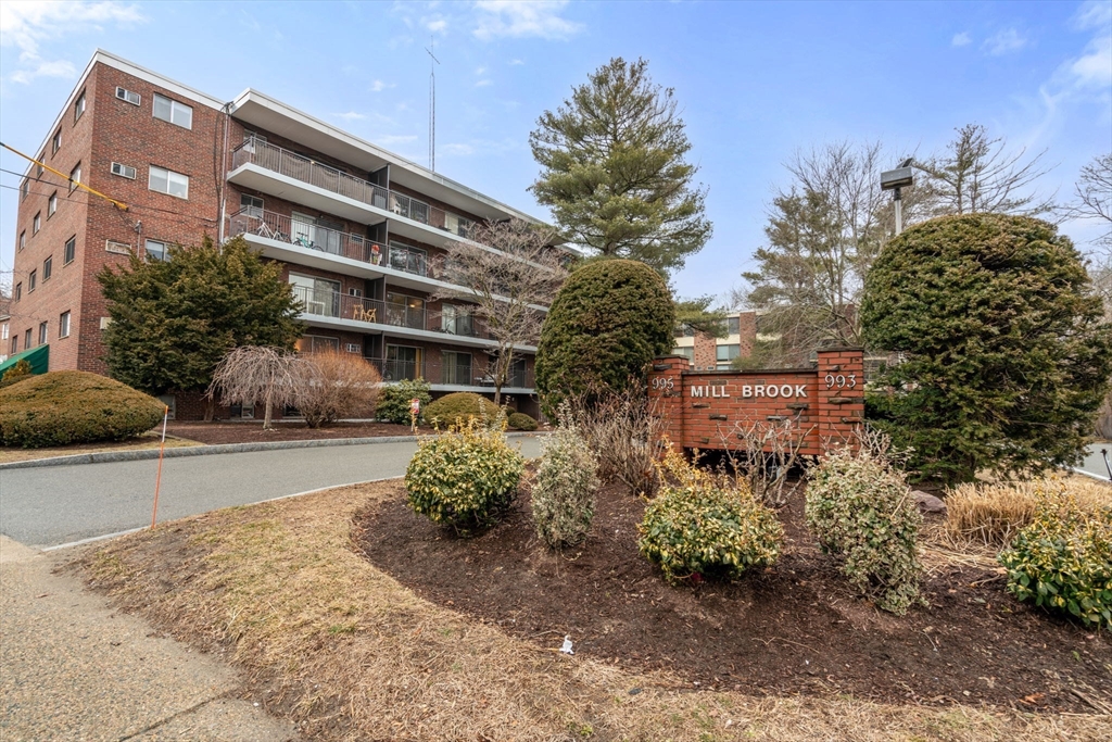 995 Massachusetts Ave # 106