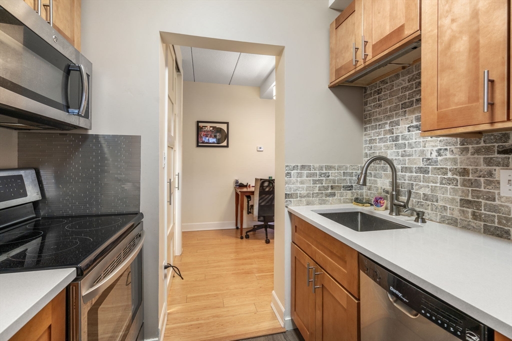 995 Massachusetts Ave # 106