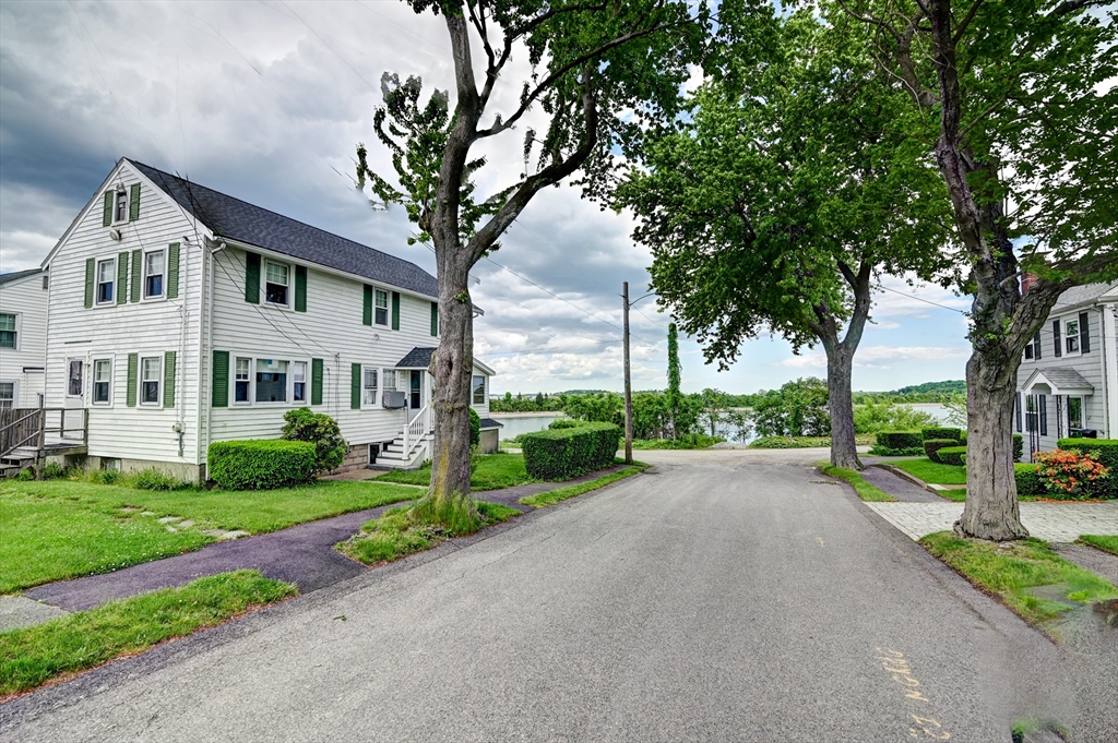 66 Middlesex St