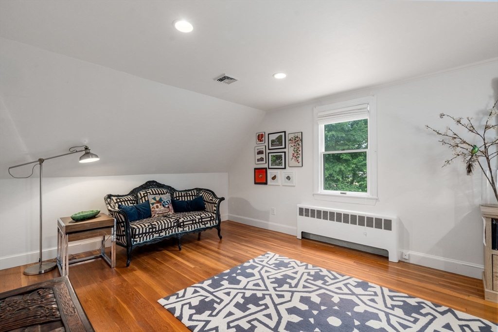 6 Woodland Street