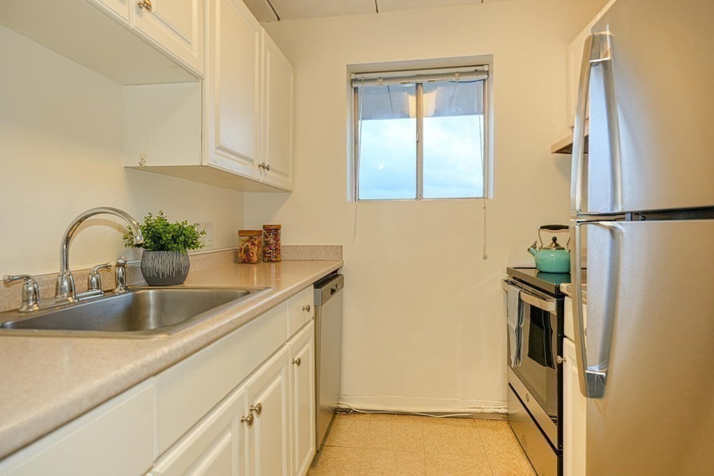 995 Massachusetts Ave # 401