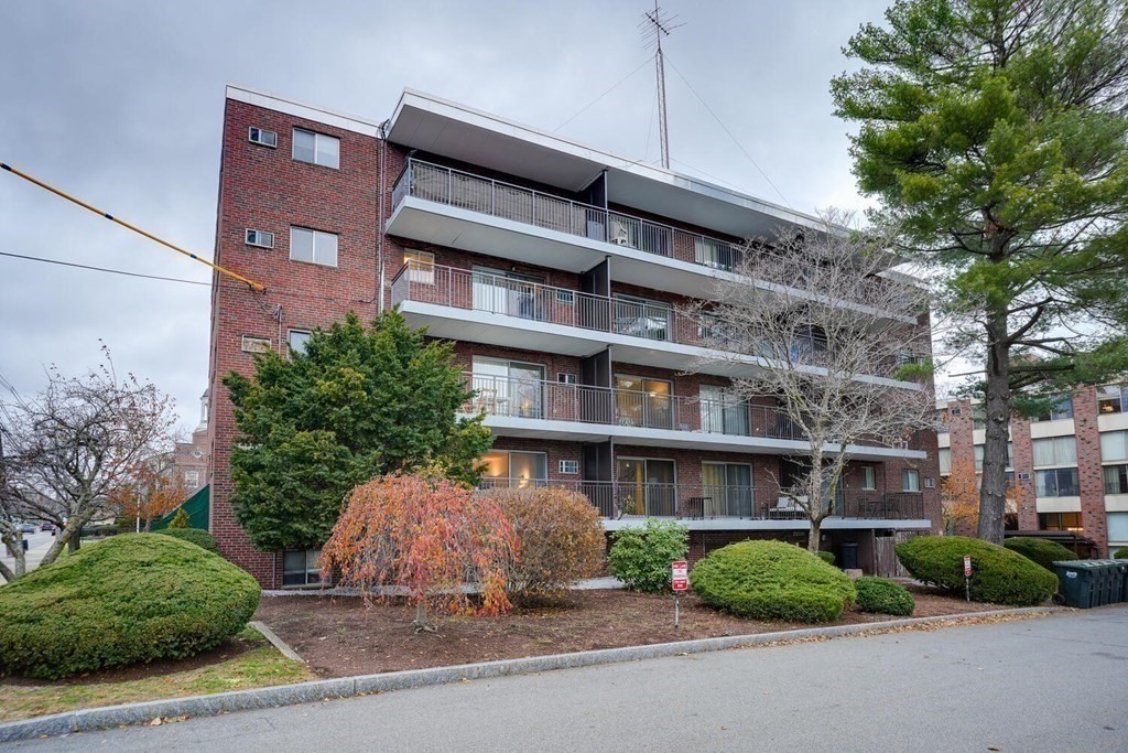 995 Massachusetts Ave # 401