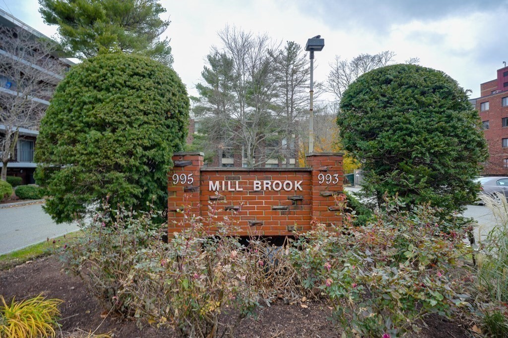 995 Massachusetts Ave # 401