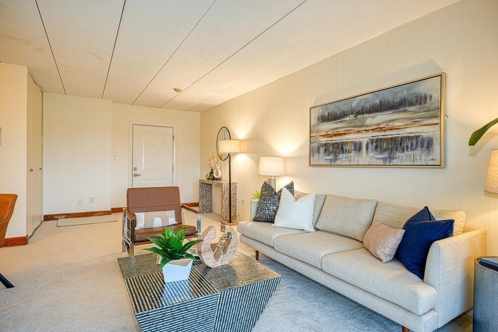 995 Massachusetts Ave # 401