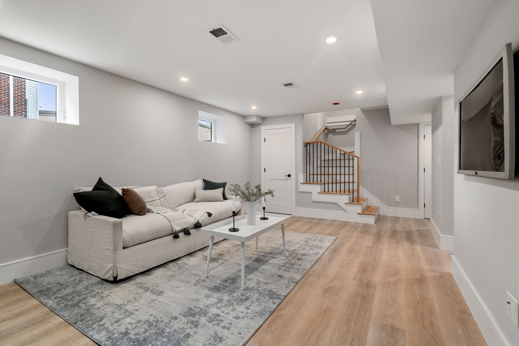 6 Belton Street # 6