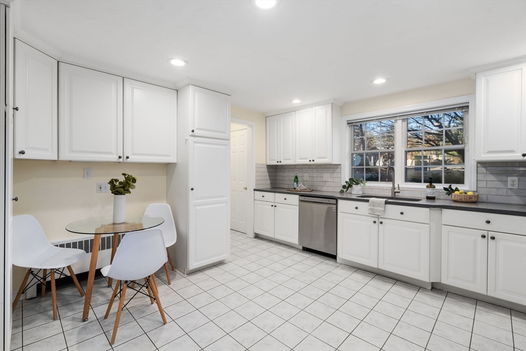 3 Birchtree Dr