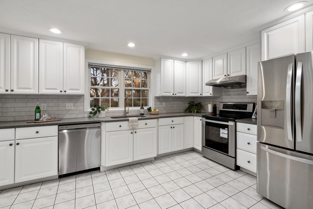 3 Birchtree Dr