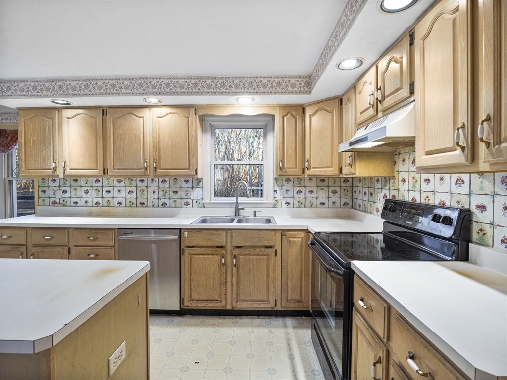 10 Lamplighter Drive