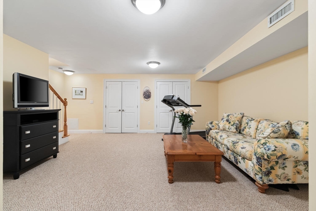 64 Wilmot St # 64