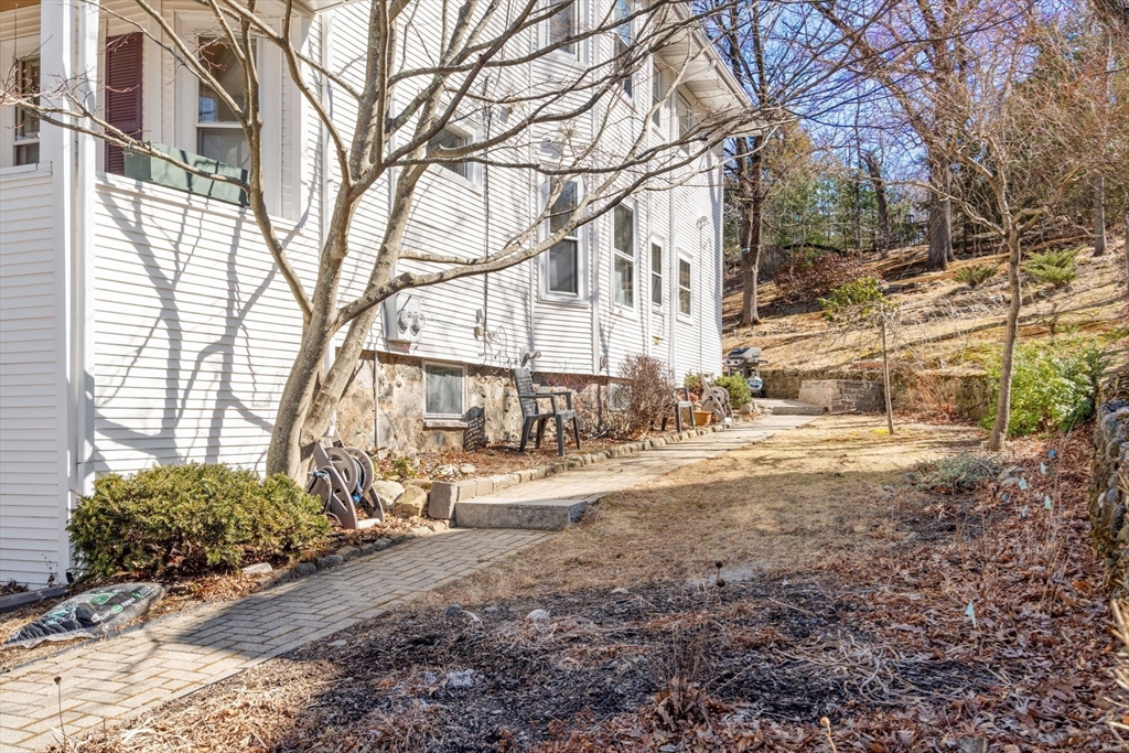 48 Florence Ave # 1