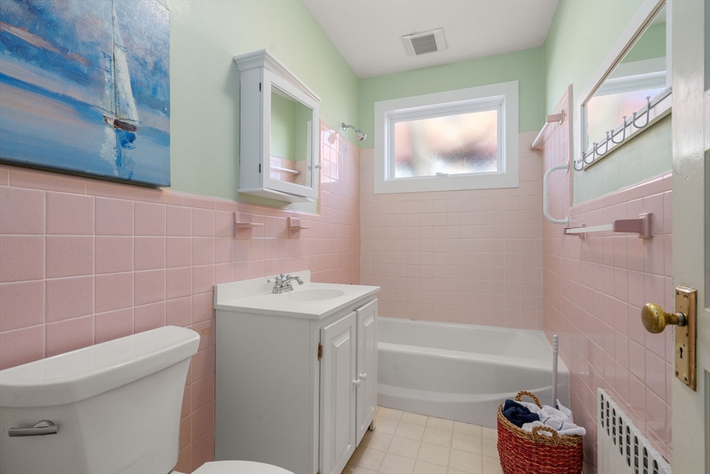 48 Florence Ave # 1